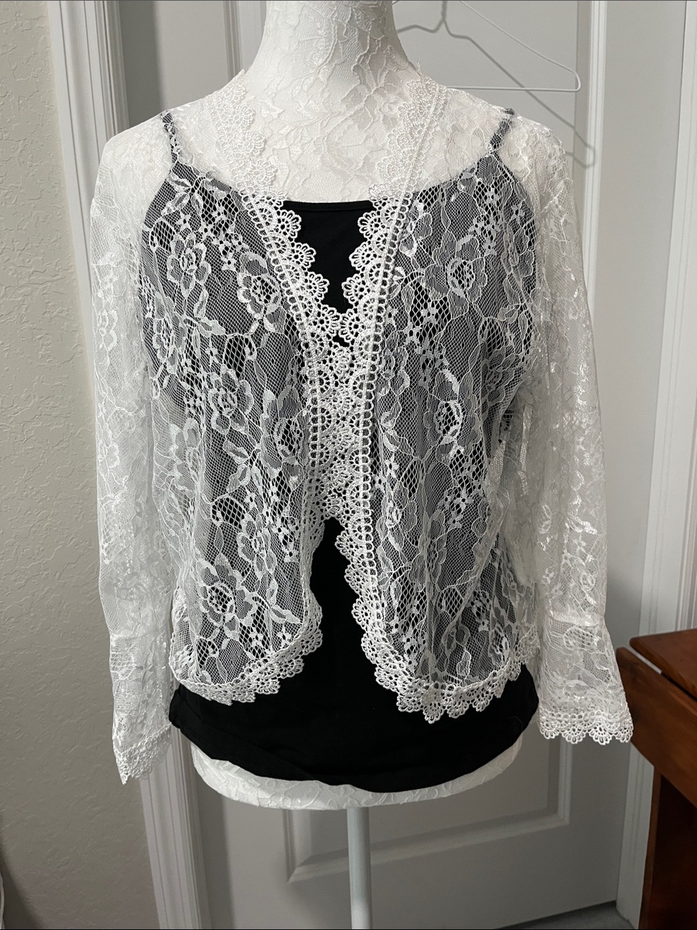 White Floral Lace Sheer Jacket Scalloped Hem Wedding dressy Sz XL NWOT